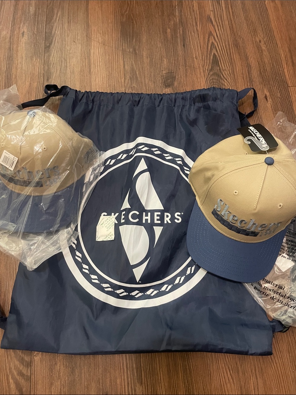 SKECHERS 2 Racer Men's Baseball Caps in Tan & Navy with backpack!NWT